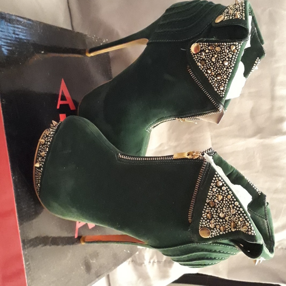 High heel booties